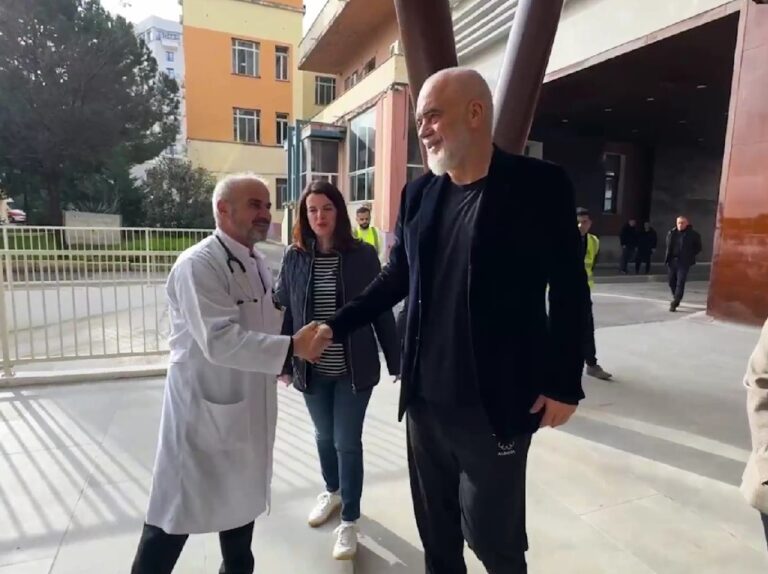 Rama inspekton rikonstruksionin e maternitetit “Mbretëresha Geraldinë”: Përfundon brenda vitit