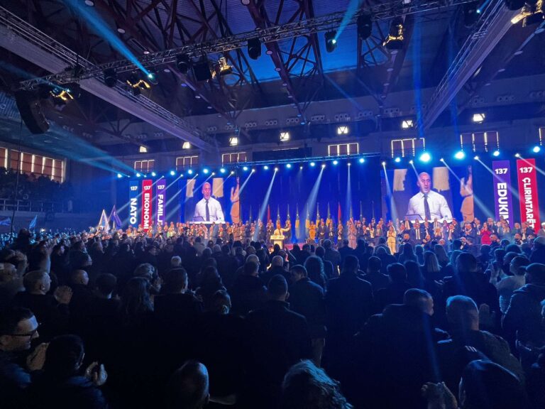 Ramush Haradinaj e nis ashpër fushatën, e quan Kurtin mercenar dhe shef të hajnave