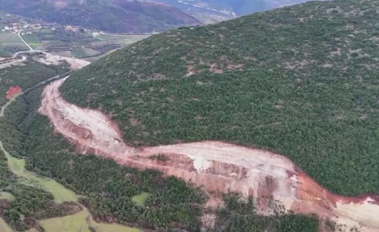 Rama nxjerr pamjet nga kantieri i aksit rrugor më të ri në Fier (VIDEO)