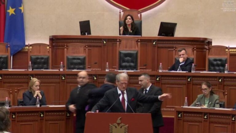 Berisha-socialistëve: Nuk u arrestoj unë në Kuvend. Unë erdha, koha juaj mori fund