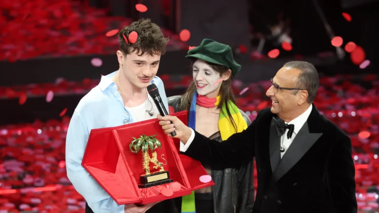 Kantautori i ri gjenovez Olly, triumfon në Festivalin e Sanremos 2025, me “Balorda nostalgia”