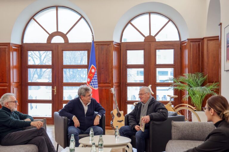 Benet Beci vlerëson mjeshtrin Bardhyl Hysa
