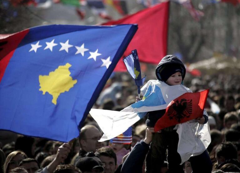 Ministri Mazniku: Gëzuar Pavarësinë Kosovë