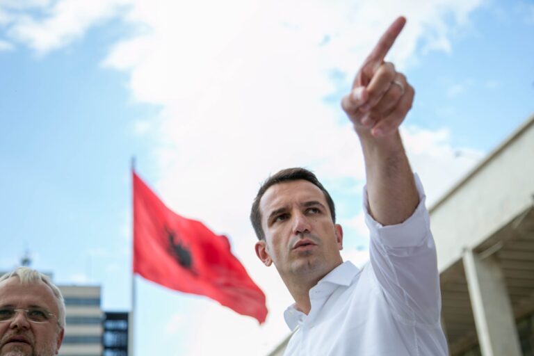 Erion Veliaj: Ols Dado i ofroi kokën time Berishës, u mor me fustanet e time shoqe