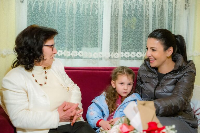Belinda Balluku takime në Bubullimë të Lushnjës