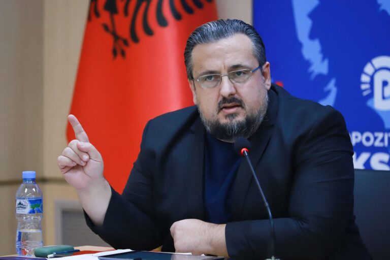 Rama mbledh administratën e Bashkisë së Tiranës, Teliti: Grusht shteti
