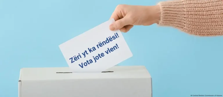 DW, Kosova voton! Edhe pse konflikti me Serbinë dominon lajmet, votuesit e rinj duan që politikanët të përqendrohen edhe në çështje të tjera
