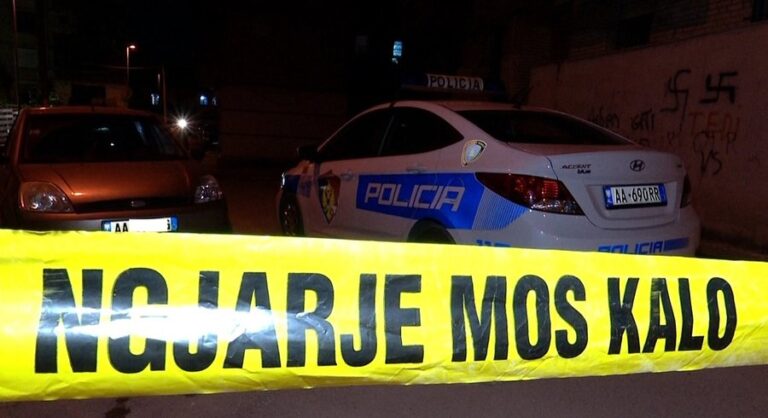 Makina përplas një punonjës policie në Tiranë
