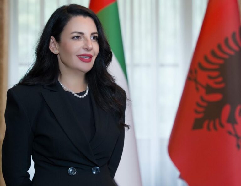 Belinda Balluku thirrje familjarëve të aplikojnë për vendosjen e paneleve diellore për ngrohjen e ujit