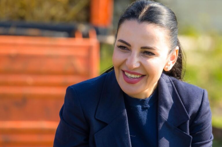 Belinda Balluku: 1 mijë aplikime në 36 orë nga familjet për panelet diellore…