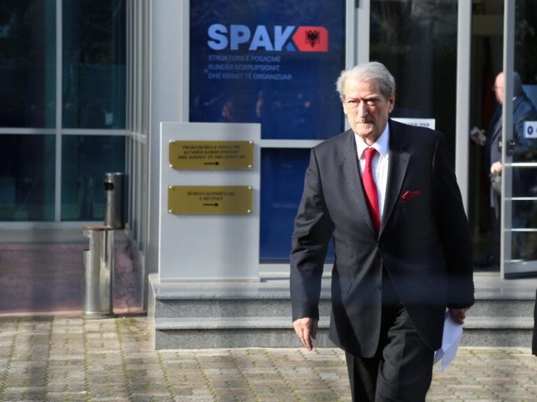 Bashkia e Tiranës: Pse jo i njëjti standard me Sali Berishën dhe Ajola Xoxën