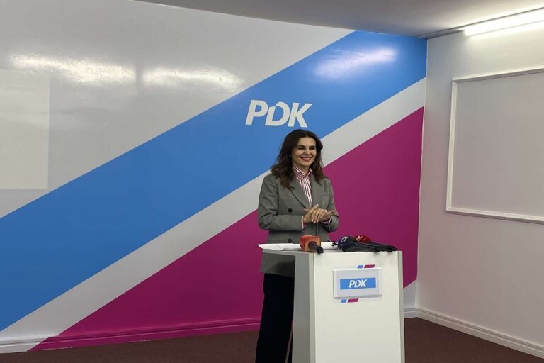 Vlora Çitaku: PDK nuk qeveris me Vetëvendosjen