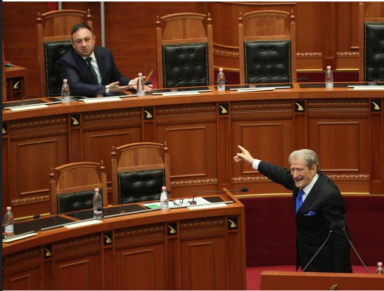 Foto e Javës-lideri demokrat dhe ministri i Brendshëm