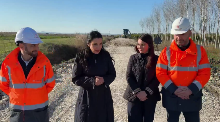 VIDEO/ Rehabilitimi i segmentit Lifaj i Ri-Unaza Bujqësore, zv/kryeministrja Balluku: Ndihmë bujqësisë në zonë