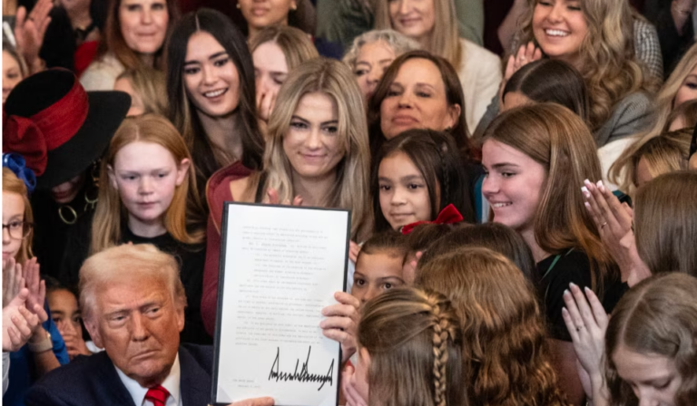 Trump nënshkruan urdhrin ekzekutiv që ndalon sportistët transgjinorë të marrin pjesë në sportet e femrave