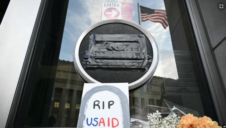 Një gjykatës federal bllokoi urdhërin e Trump për largimin e 2200 punonjës të USAID