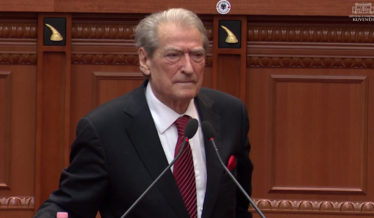 Berisha në Parlament: Njerëzit e Soros janë kudo në PS!