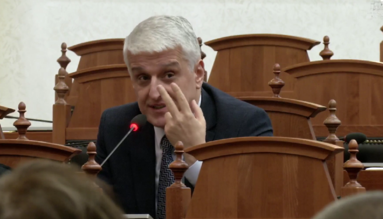 Pandeli Majko për Veliajn: Përveç fëmijës, çdo familjar i tij politik sot ka një urdhër nga Gjykata