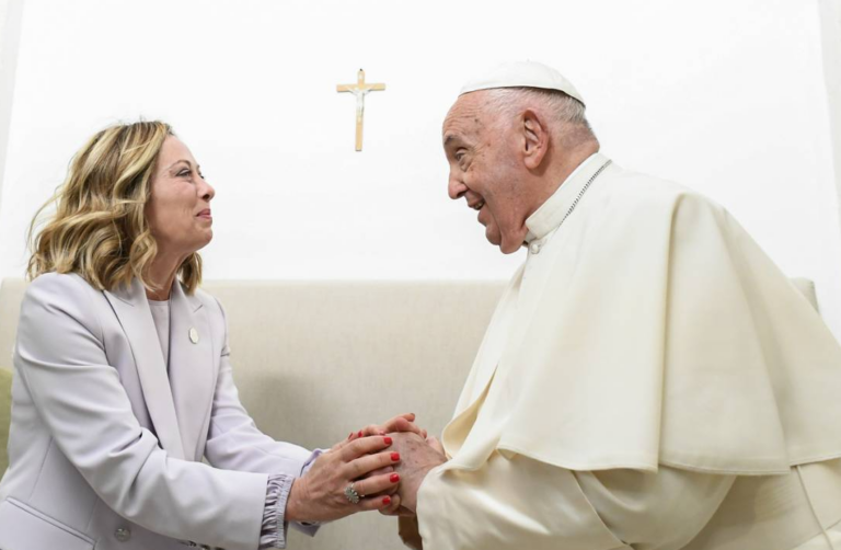 Meloni viziton Papa Françeskun në spital: Ai nuk e ka humbur sensin e humorit