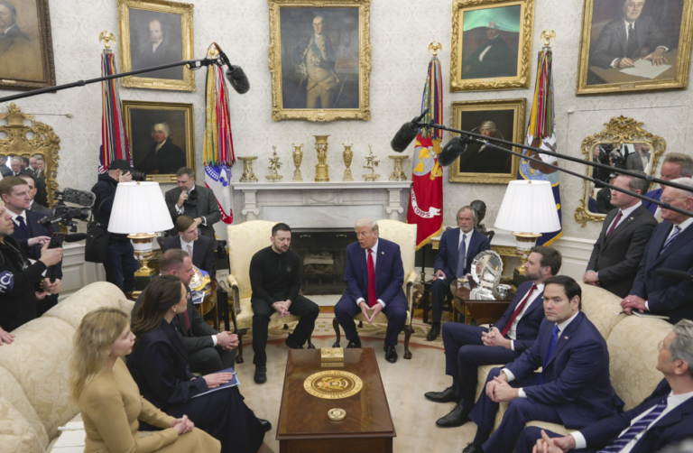 VIDEO/ Përplasja e plotë mes Trump-Zelensky në Shtëpinë e Bardhë, sherr që nuk kishte ndodhur asnjëherë me të ftuarit