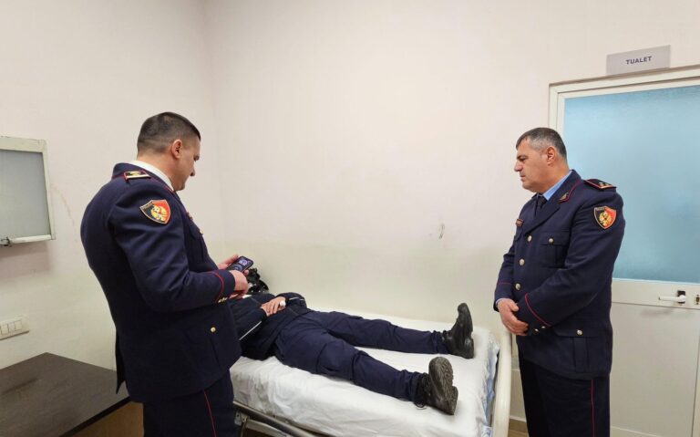 3 efektivët e dëmtuar vizitohen në spital nga drejtori i Policisë së Tiranës, nisin hetime