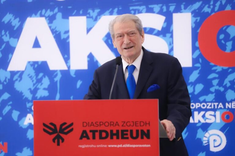 Zgjedhjet më 11 maj, Berisha dorëzon në KQZ kërkesën për regjistrimin e PD-së