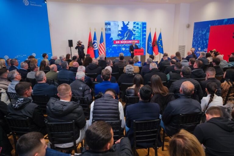 Berisha: Enver Hoxha është ”Hitleri shqiptar”, vendosi një diktaturë të 3-fishtë