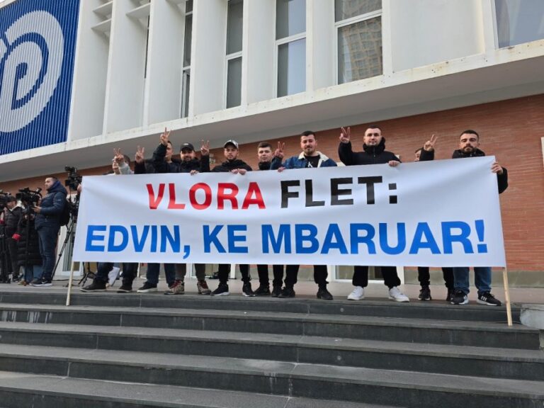 Të rinjtë në protestë: Vlora flet, Edvin ke mbaruar
