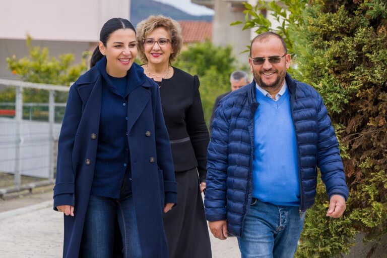 Belinda Balluku: Kënaqësi të isha në shtëpinë e vëllezërve Agron dhe Bledar Gropa, pasardhës të një fisi të njohur mallakastriot…