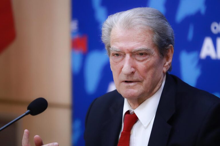 Ushqimi i preferuar, orët e gjumit dhe të punës, Berisha u përgjigjet pyetjeve në TikTok