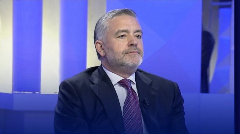 ”Ëngjëll Agaçi ka kaluar një sëmundje të rëndë”, Klosi: Marrja e laptopit jo e vërtetë