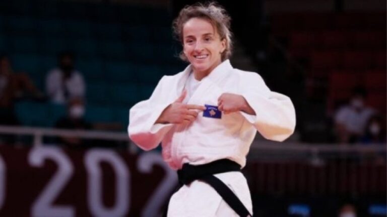Kosova merr dy medalje në Paris, Akil Gjakova dhe Distria Krasniqi nuk zhgënjejnë