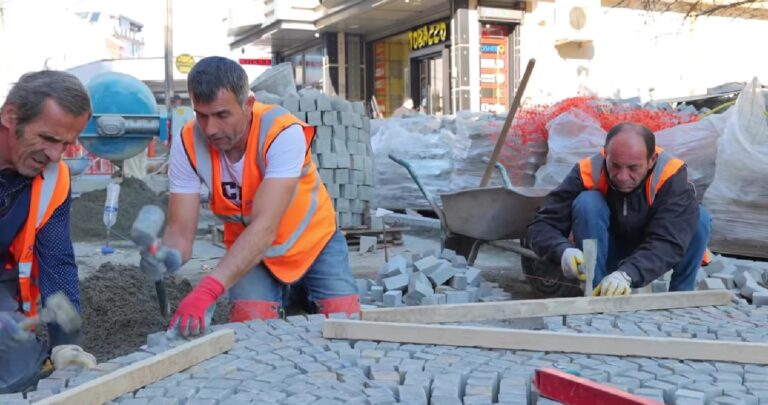 Benet Beci: Transformimi i Zdrales vijon me ritme të shpejta, nis shtrimi i pllakave në rrugën “Hamz Kazazi”