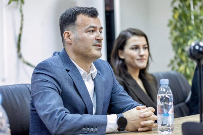 Ministri Gonxhja emëron specialistin-talent Sokol Bardhin si drejtor i përgjithshëm i Qendrës Kombëtare të Biznesit
