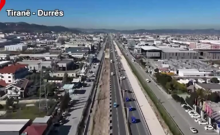 Pamje nga autostrada Tiranë-Durrës: Puna vijon me ritëm të lartë (VIDEO)