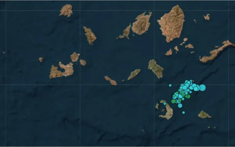 “Ekathimerini”: Rreth 200 tërmete lëkundën javën e fundit Santorinin, sot 4.1 ballë e regjistruar në orën 10:37