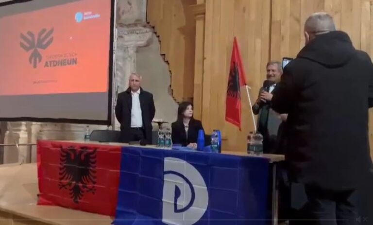 Jozefina Topalli në takimin me shqiptarët në Itali u bën thirrje të regjistrohen, 4 marsi afati i fundit