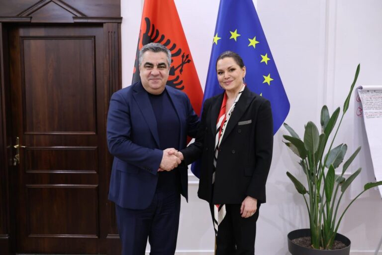 Ministri Gonxhja pret delegacionin e UNIDO-s, program të ri për zhvillimin industrial