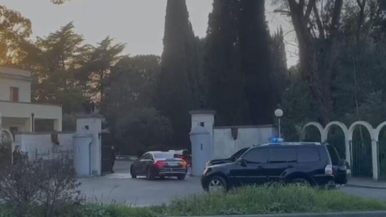Nis mbledhja e PS, drejtuesit politikë dorëzojnë propozimet për deputetë