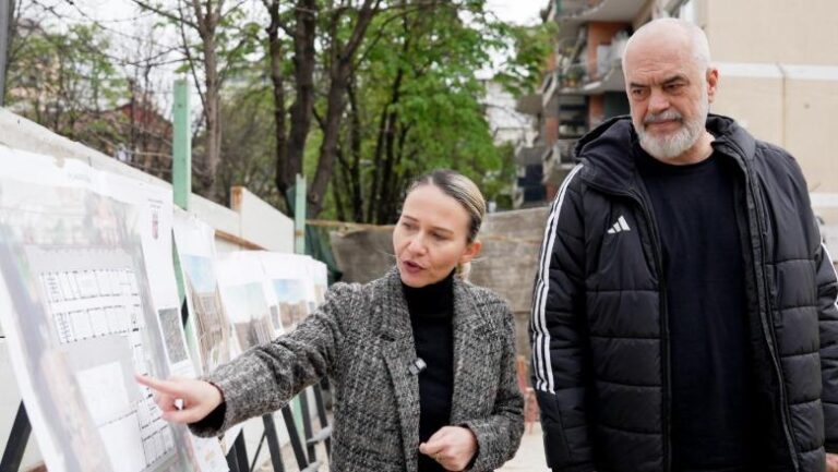Anuela Ristani krah Ramës në inspektimin e punimeve të shkollës ”Edith Durham”: Gati më 15 shtator