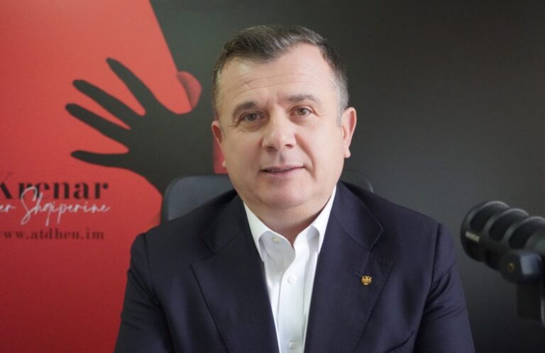 VIDEO/ Ministri Balla: PS mund t’i sigurojë shqiptarëve pasaportën europiane