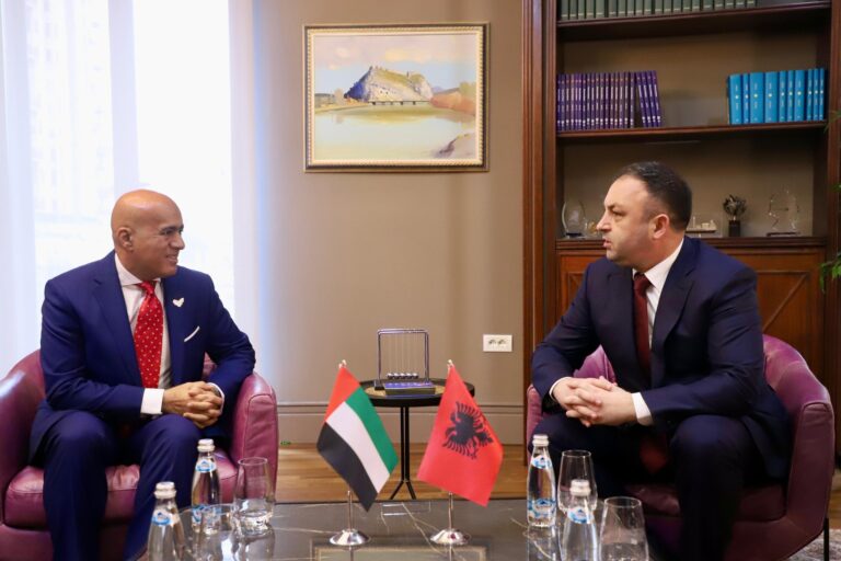 Ministri Hoxha me ambasadorin e Emirateve të Bashkuara Arabe: Mora mbështetje në trajnimin dhe arsimimin e forcave tona