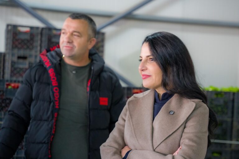 Pika e grumbullimit në Lushnjë u mbështet nga AZHBR, Balluku: Bashkëpunon me mbi 50 fermerë të zonës