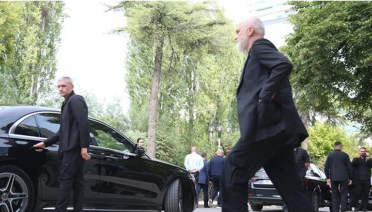 Nga sloganin “Me ne në BE, me ata në kënetë?”, detaje nga takimi i Ramës me ministrat dhe drejtuesit politikë