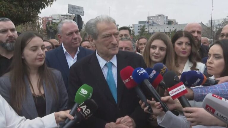 Berisha në Elbasan, urim për qytetarët dhe mesazh për Dash Sulën