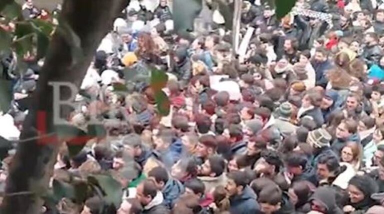 Kryebashkiaku në burg, shpërthejnë protestat
