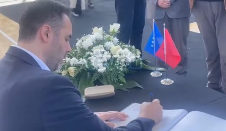 Konjufca shkon për ngushëllim te familja Thaçi