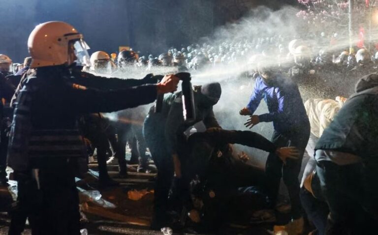 Protestuesit kundër Erdoganit, përshkallëzohet situata
