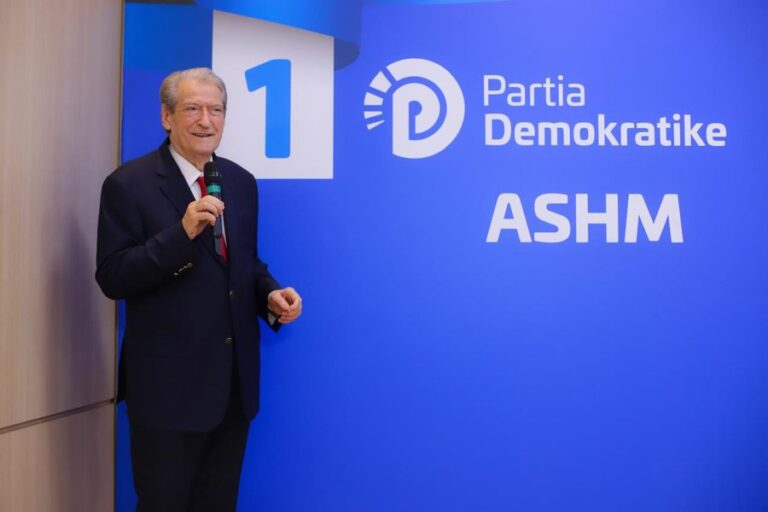 Berisha prezanton logon e fushatës, vendos bufin në tavolinë: I them Ramës…
