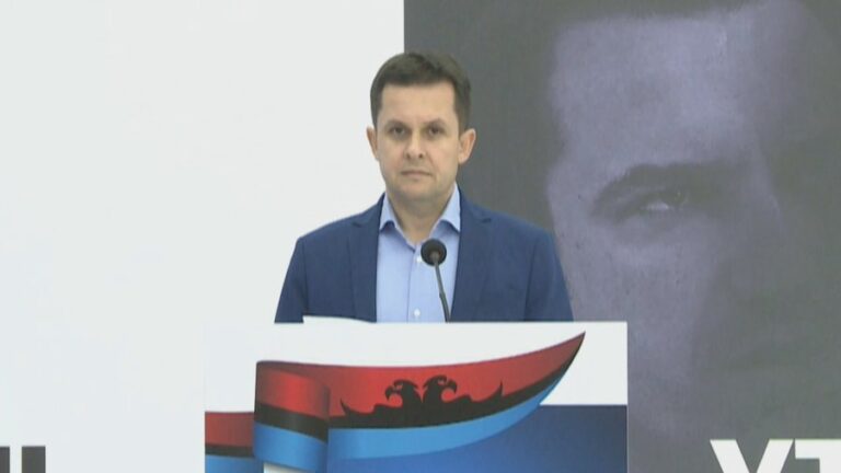 Denoncimi nga Alimehmeti: Uzina e Autotraktorëve nga çerdhe e parqe në fabrikë armësh